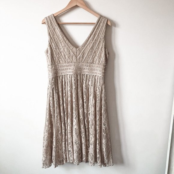 JS Collections Nude Sequin Lace V Neck Dress Sz 12 - Picture 4 of 7